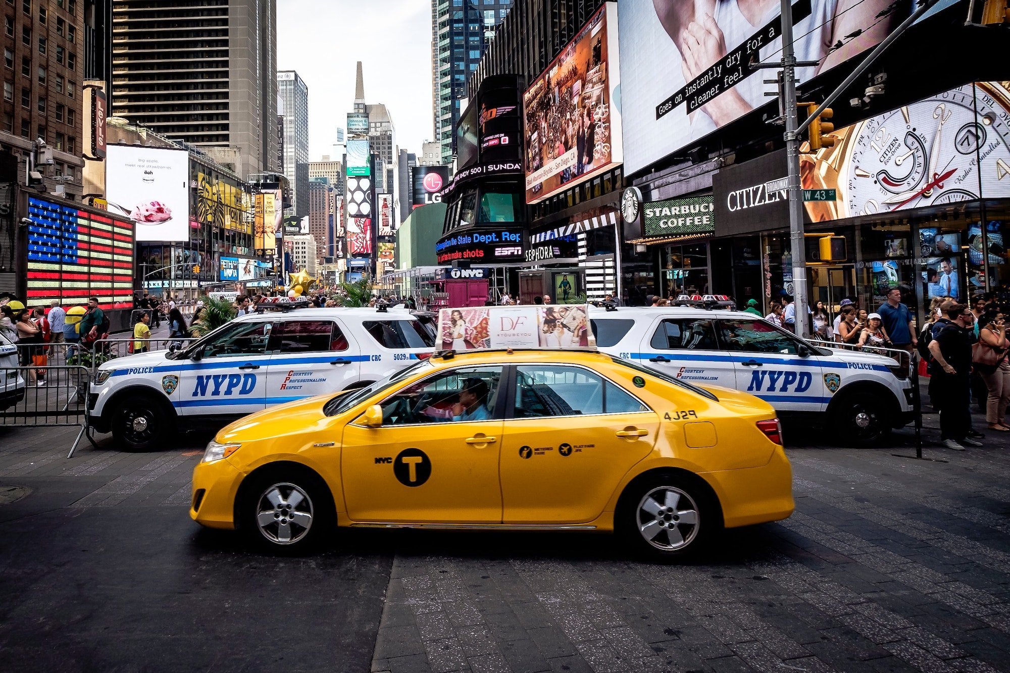 The Battle of Airport Taxis and Limos